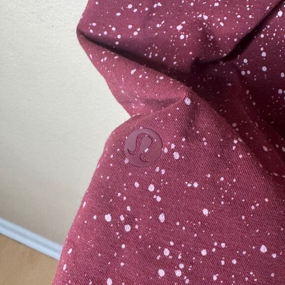 Lululemon All Tied Up Tank Women's 6 Burgundy Splatter Dye Lightweight Gym Yoga - Picture 6 of 7